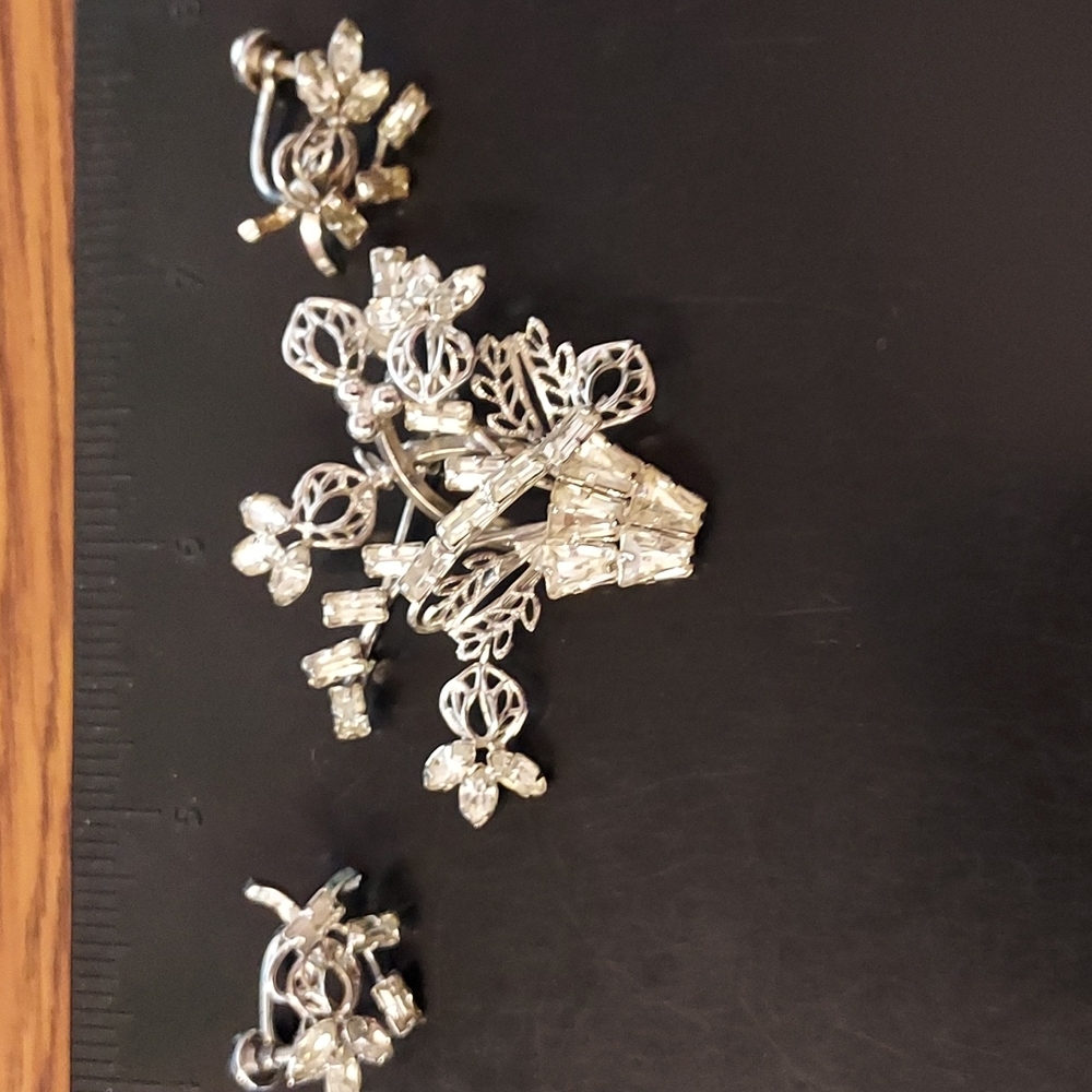 Star Art sterling brooch and clip on earrings.